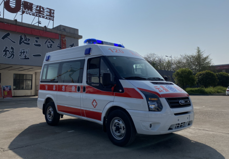 福特V348短軸中頂轉運型救護車