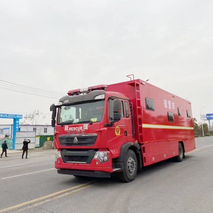 重汽豪沃宿營(yíng)車12-48人帶淋浴